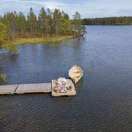 Moekki - The White Blue Wilderness Lodge Enare Exteriör bild